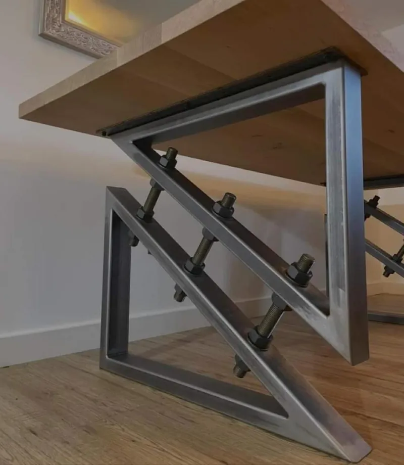 Base de mesa en acero soldado con tapa de madera